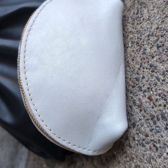 Bundle of 2 Leather Clutch with Tassel - Picture 4 of 16